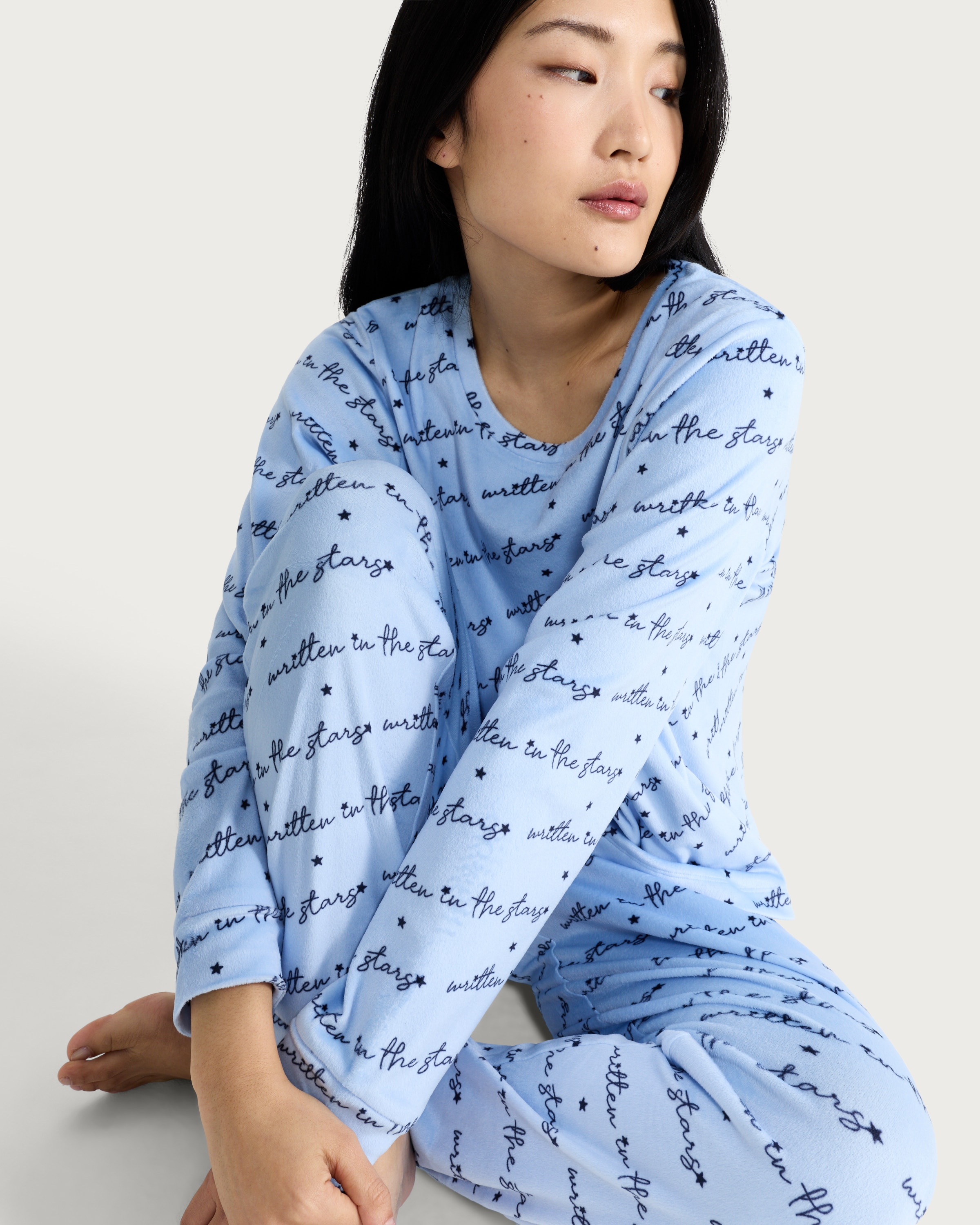F&F Fleece Textured Long Sleeved Top and Cuffed Bottoms Pyjama Set in Blue