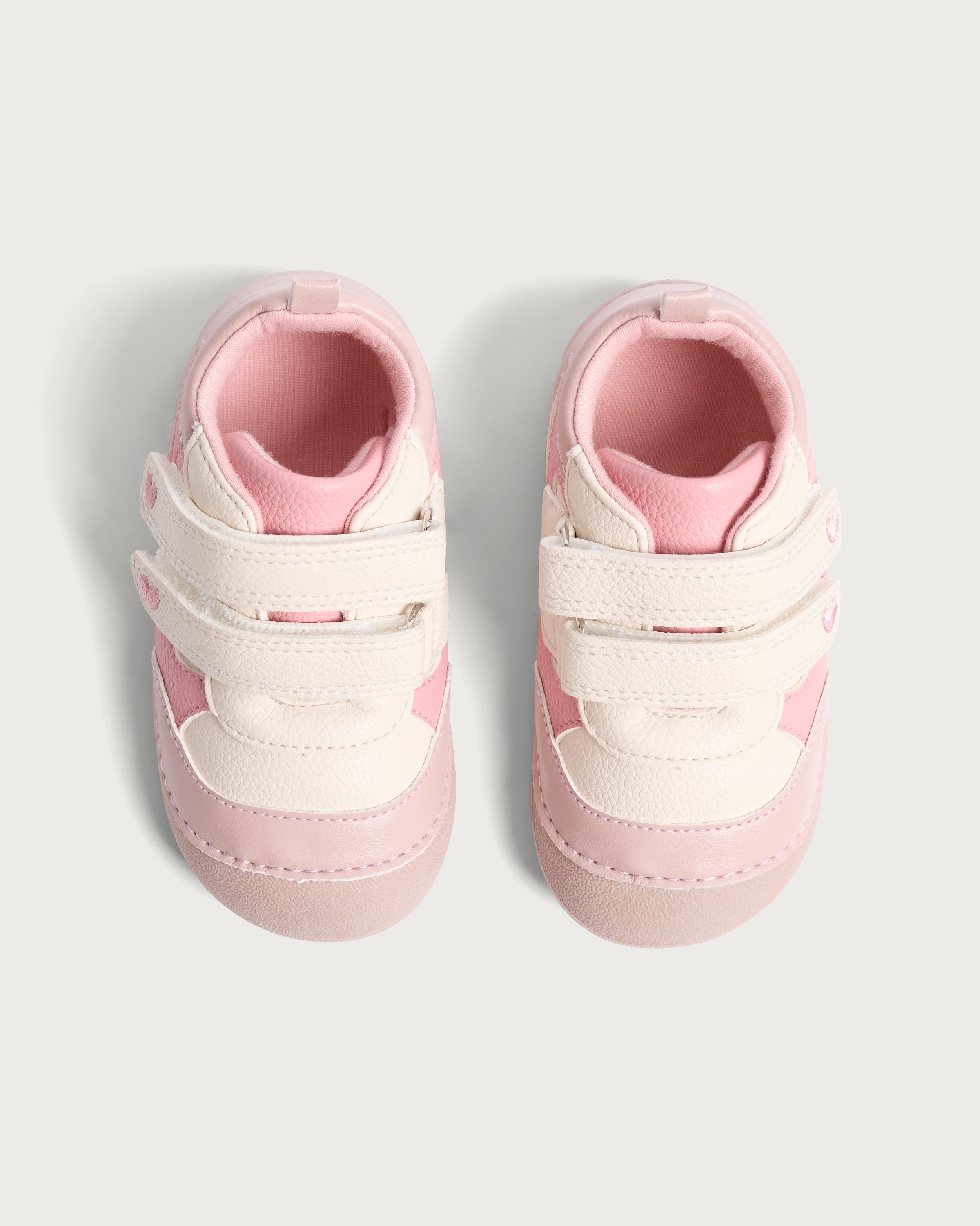 F&F Baby Heart Detail Strap Fastening Pre Walker Shoes in Pink thumbnail 2