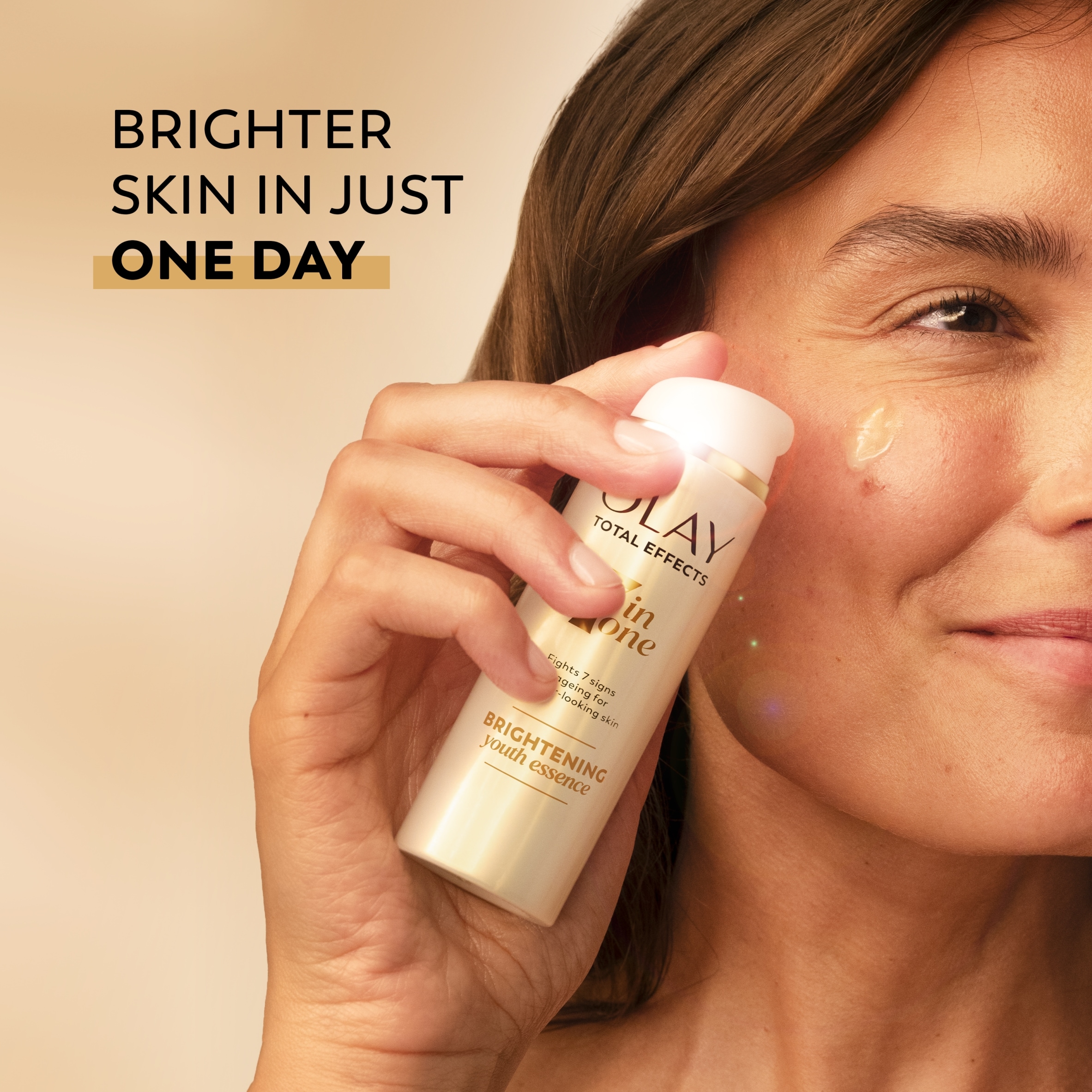 Olay Total Effects 7 in One Brightening Youth Essence 50ml thumbnail 5