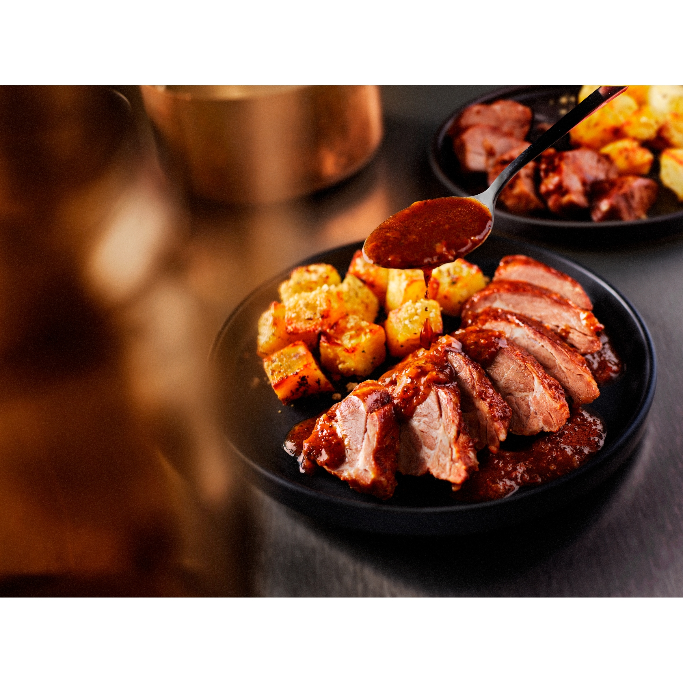 Tesco Finest Chef's Collection Sundried Tomato Lamb Shoulder Fillet 940g thumbnail 2