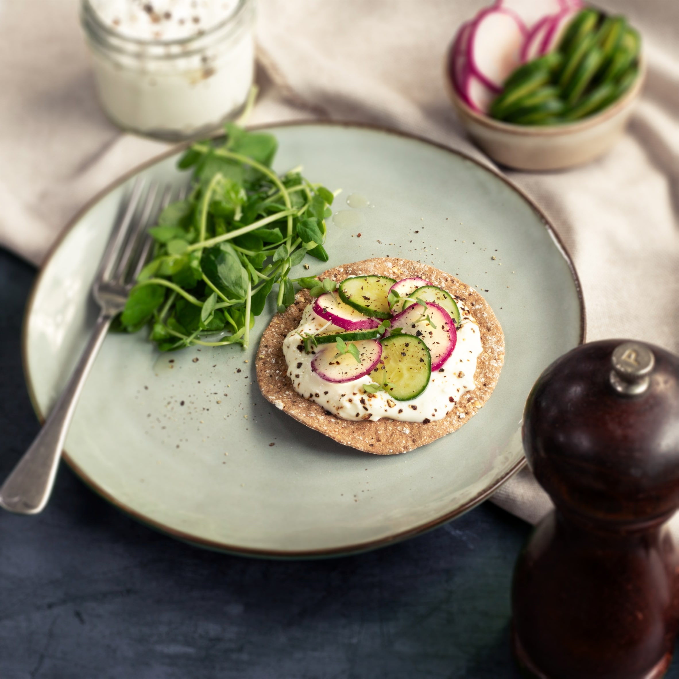 Peter's Yard Wholegrain Sourdough Crispbreads 125g thumbnail 5
