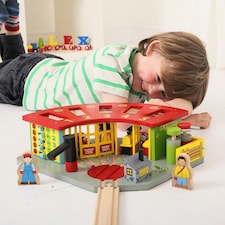 Bigjigs Rail Wooden 5 Way Engine Shed With A Working Turntable thumbnail 3