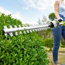 Gtech HT50 Long Reach Cordless Hedge Trimmer thumbnail 8