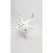Herpa Wings Snapfit Airbus A350-900 Air France 2021 F-HTYM (1:200)