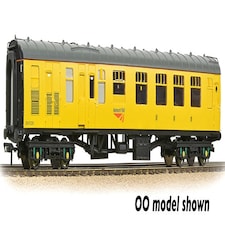 Graham Farish Mk1 BCK Network Rail Yellow DB975280