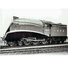 Hornby B17/5 Class Streamlined LNER 'East Anglian'
