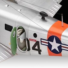 Revell US Beechcraft Model 18 Kit (1:48 Scale) thumbnail 5