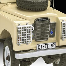 Revell Land Rover Series III LWB Commercial Kit (1:24 Scale) thumbnail 4