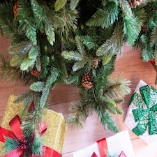 6FT Californian Boulder Bushy Look Luxurious Forest Green Artificial Christmas Tree Pine Cones Hinged Branches | Green | Green thumbnail 9